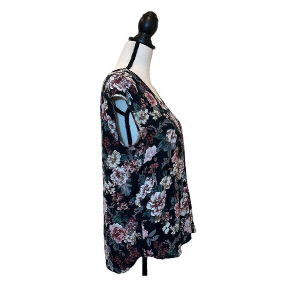 Halogen Top Women’s Medium Petite Black Floral Sleeveless Pink Flowers - Picture 5 of 13